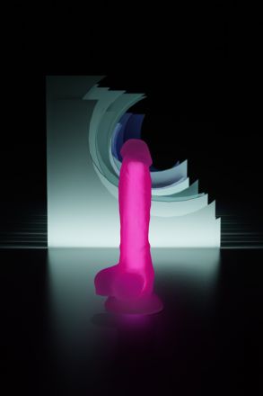 Фаллоимитатор Eromantica НЕ-ОН светящийся в темноте прозрачно-розовый 20 см